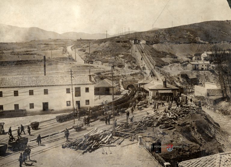 Vista de la mina el Porvenir (La Barcenilla) en los años 20