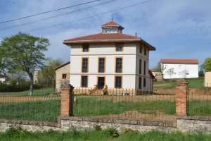 Casa de la Dirección de Vallejo de Orbó